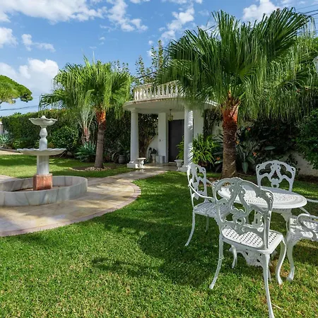 Lovely Palmeras Villa