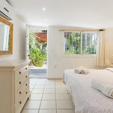 Lovely Palmeras * Μαρμπέλλα